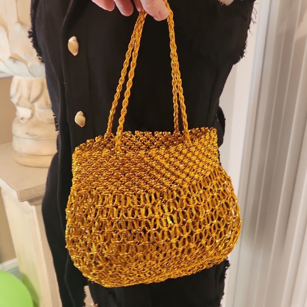 Elegant Gold Woven Women's Bag - Picture 7 of 17